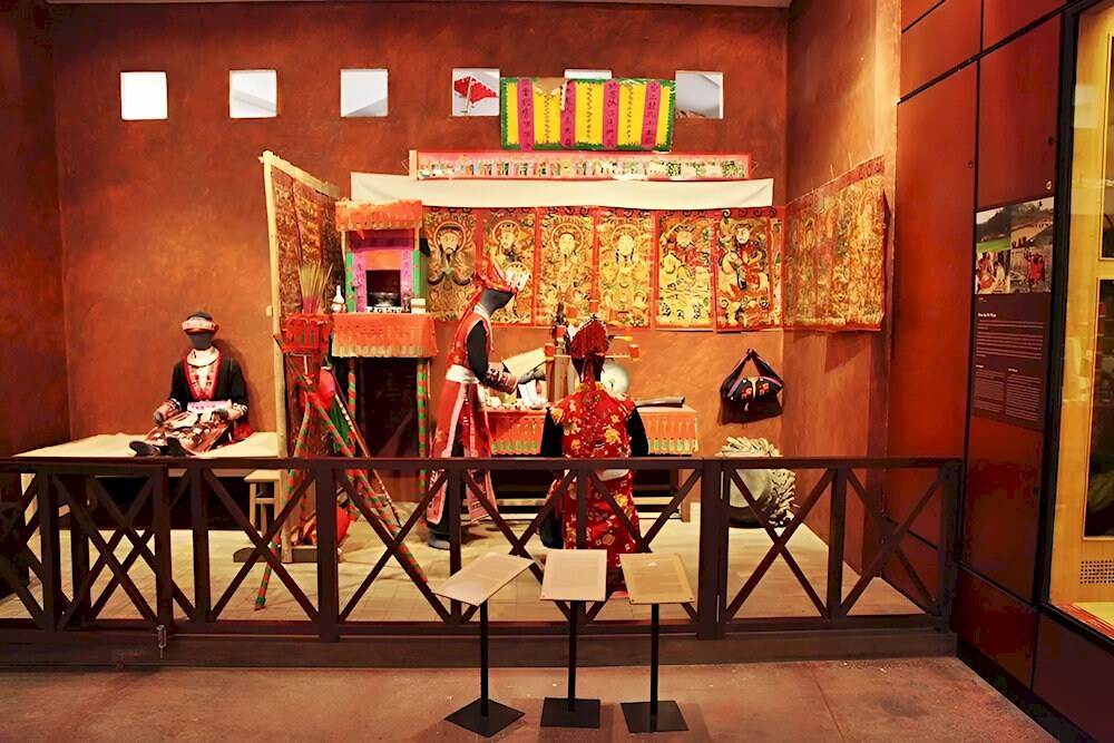 The exhibitions present traditional clothing, musical instruments, and daily life artifacts
